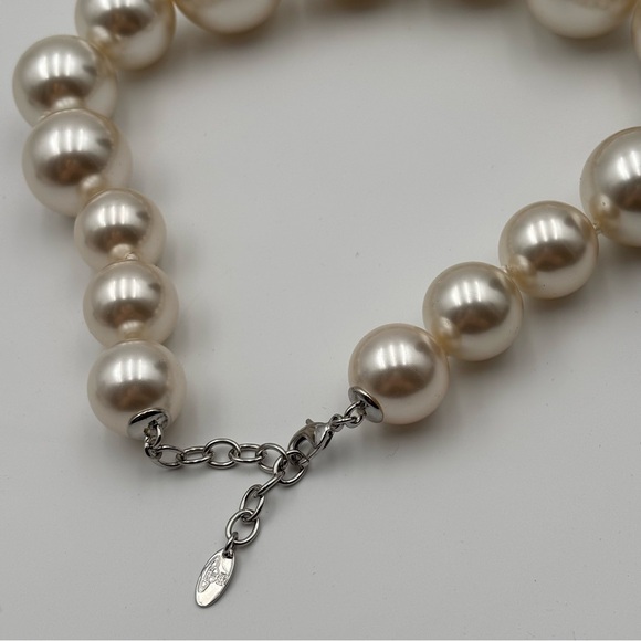 Vivienne Westwood Giant Pearl Drop Necklace - Picture 4 of 6